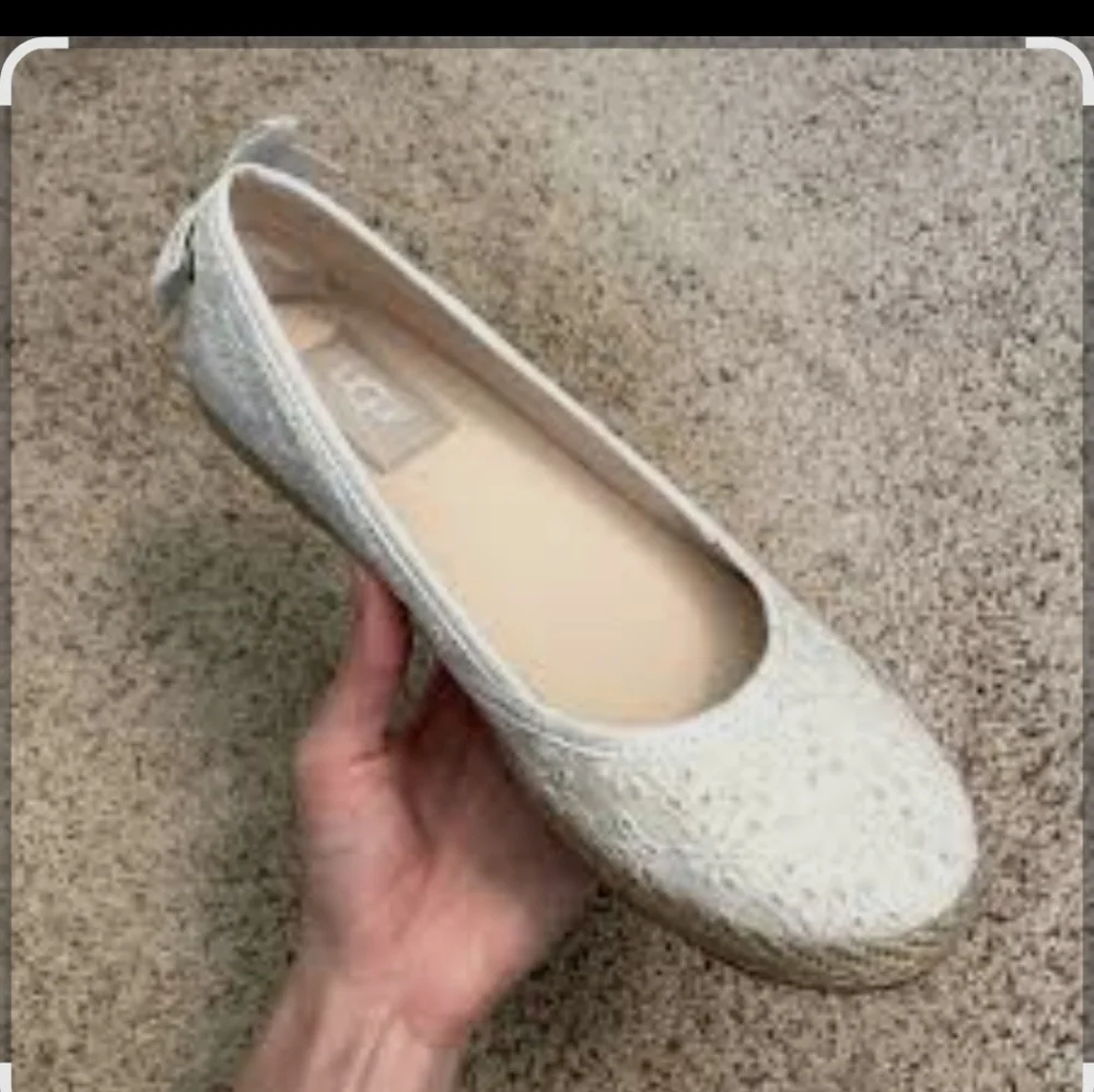 UGG Girl Size 1, Cream Lace Espadrille Flats Used Lake New.